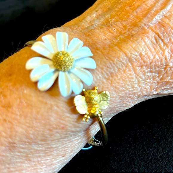Kate Spade Daisy Bee Bracelet New - Picture 1 of 13